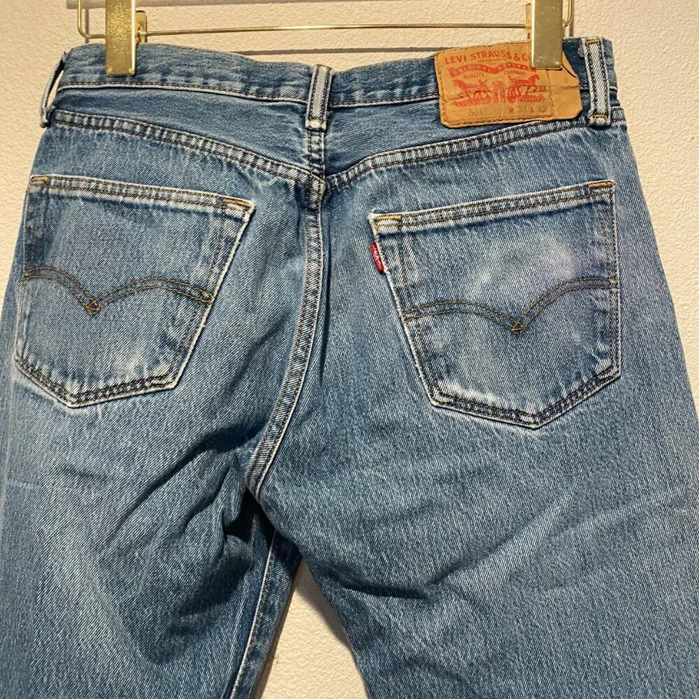 Levi’s 501 Men’s‎ Jeans 34x32 Button Fly Straight Fit with Minor Flaw